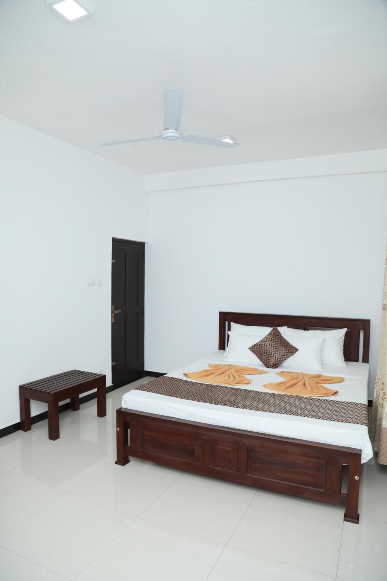 Crystal Wave Holiday Resort Polhena Matara Exterior photo