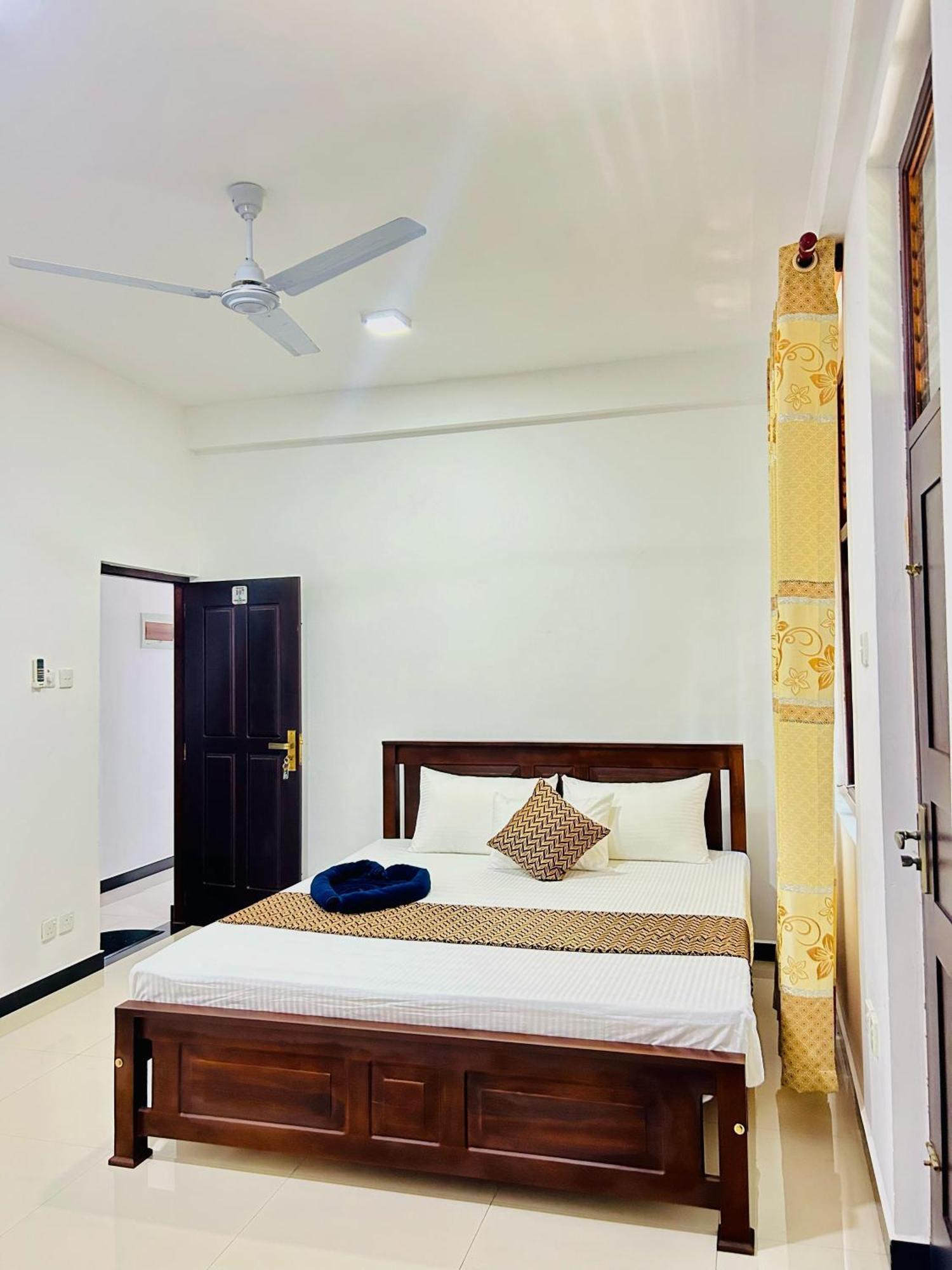 Crystal Wave Holiday Resort Polhena Matara Exterior photo